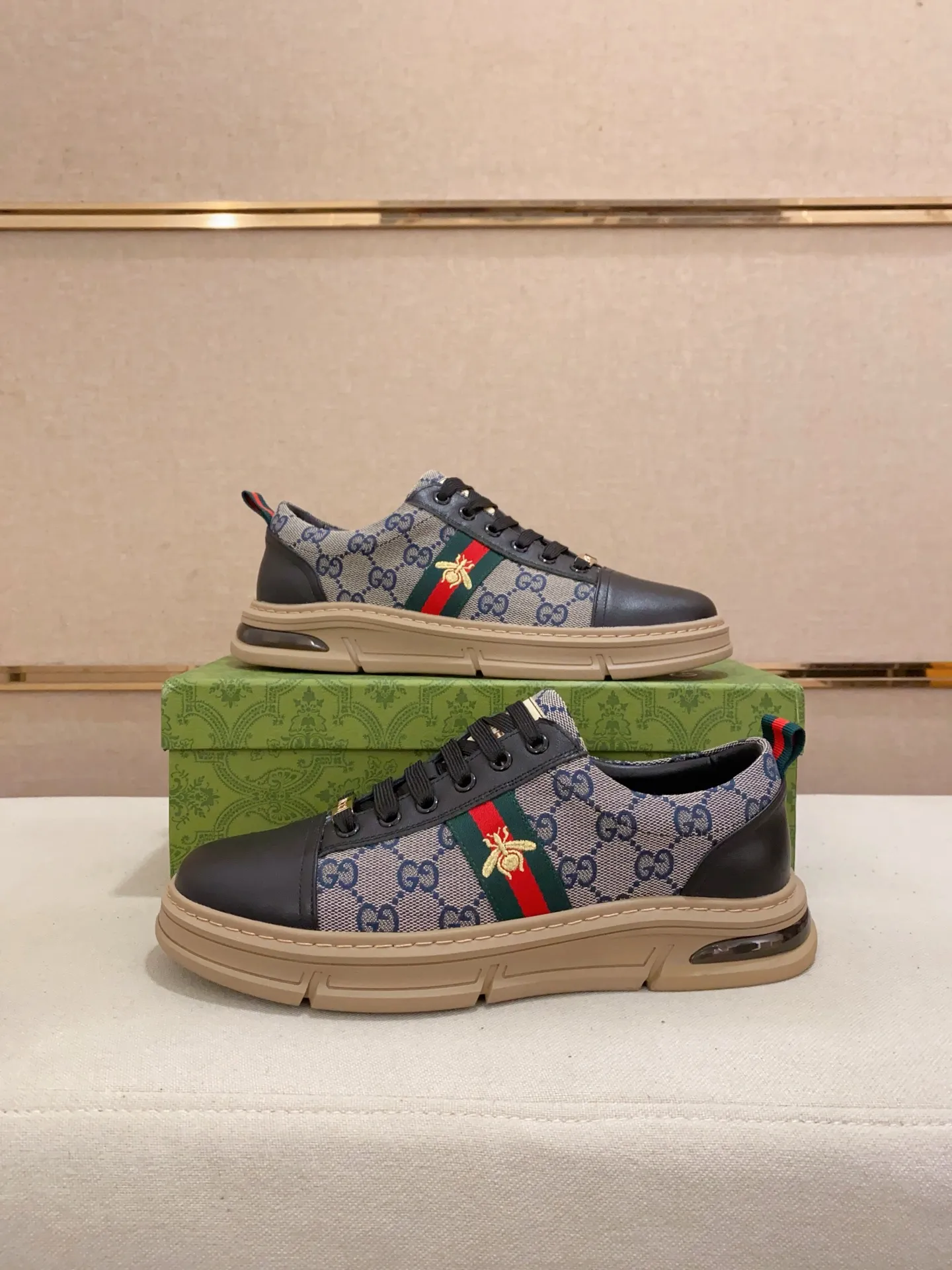 Men's clothing and shoes💰:400💰 (GUCCI) The latest model from the official website 🎁🎁Casual and fashionable men's shoes👟, hot style💥The version is simple and elegant, exclusive for trendy men. Unique latest brand elements from the official website👑Original decoration, fashionable and generous, the fabric is original cowhide ✅Sheepskin lining, the official website specifies wear-resistant casual outsole, the classic model is taken in kind at the counter🎬38-44 (45 is not returned or exchanged when customized)